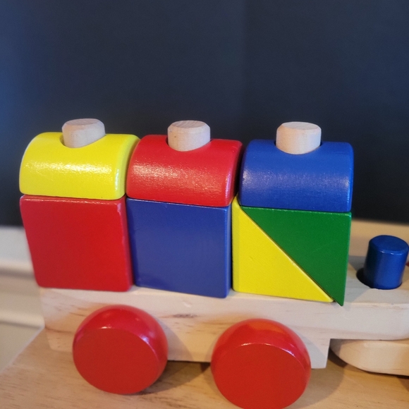 Melissa & Doug 18-piece Wooden Teain Set Ages 2+ - Picture 13 of 13